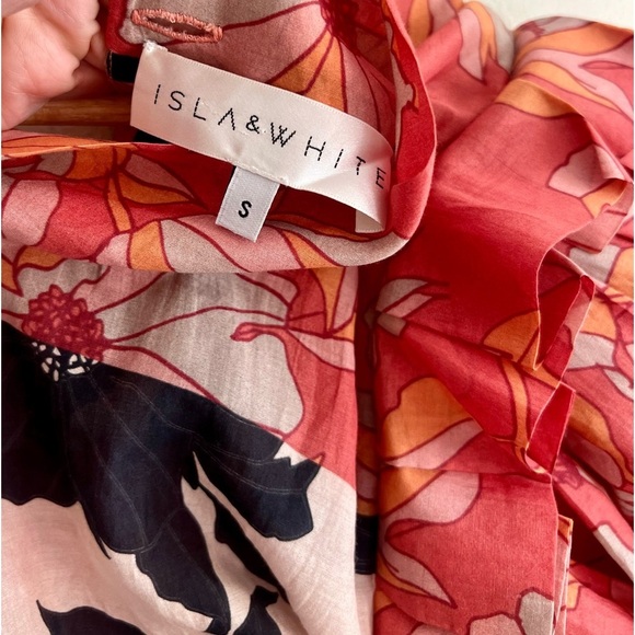 Isla & White  Silk Top - Picture 5 of 12